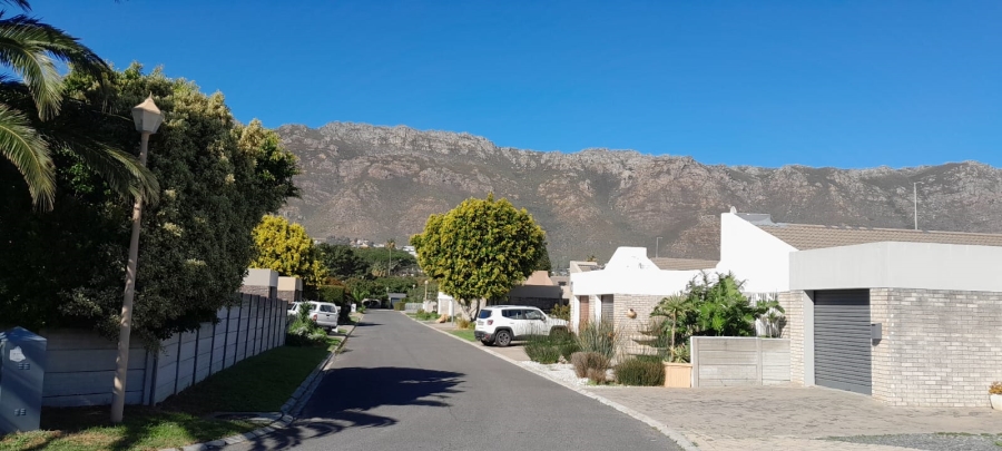 2 Bedroom Property for Sale in Sea Breeze Western Cape